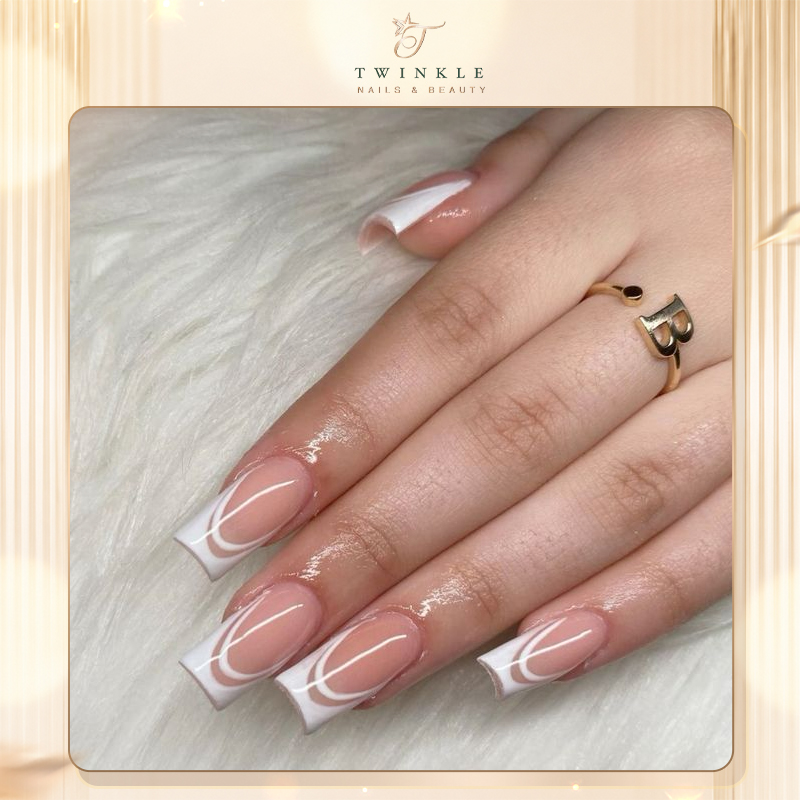Modern French nail ideas, modern French manicure, classy French nail designs, French nails for short nails, twinkle nails