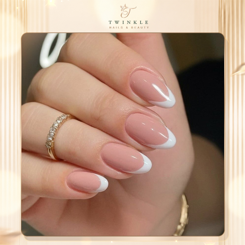 Modern French nail ideas, modern French manicure, classy French nail designs, French nails for short nails, twinkle nails